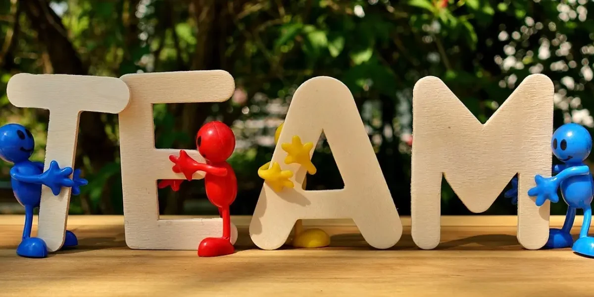 alexas_fotos-team-3393037_1280